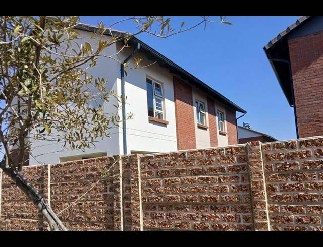 2 BEDROOM TOWNHOUSE FOR SALE IN PARKDENE
